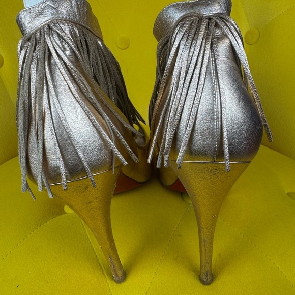 Christian Louboutin Veau Velours Fringe Courtain Pumps In Cafe Creme Size 38 - Picture 3 of 14
